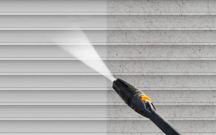 Pressure washing commercial siding to prepare for a painting company in Hillsborough County, FL.